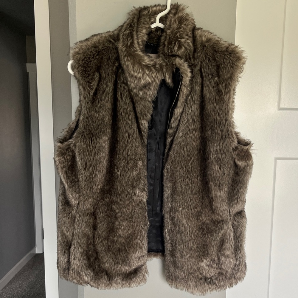 Banana Republic Faux Fur Vest Small EUC